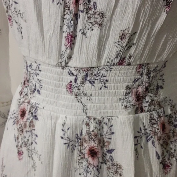 American rag v neck floral dress - Picture 7 of 8